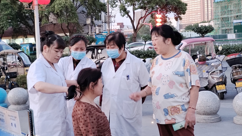 祯华堂积极参与卧龙区中医药文化夜市