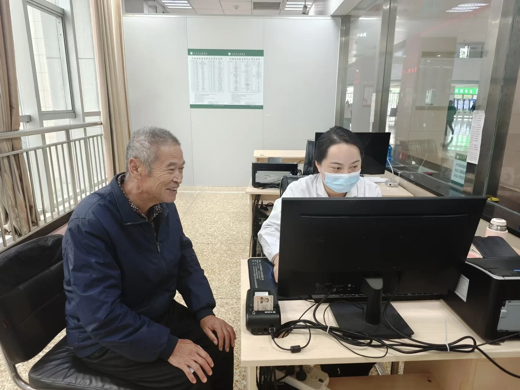 河南省内乡县：简易门诊“小窗口”托起慢病便民“大民生”，书写营商环境暖心答卷
