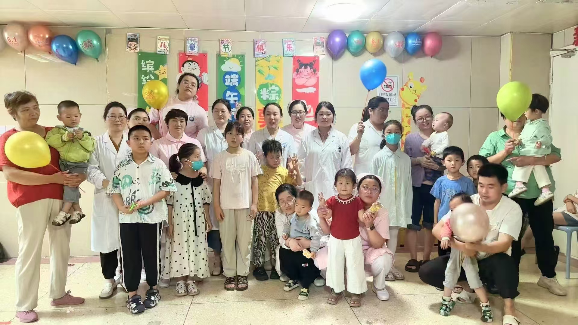 内乡卫校附属医院：欢乐六一，情暖童心